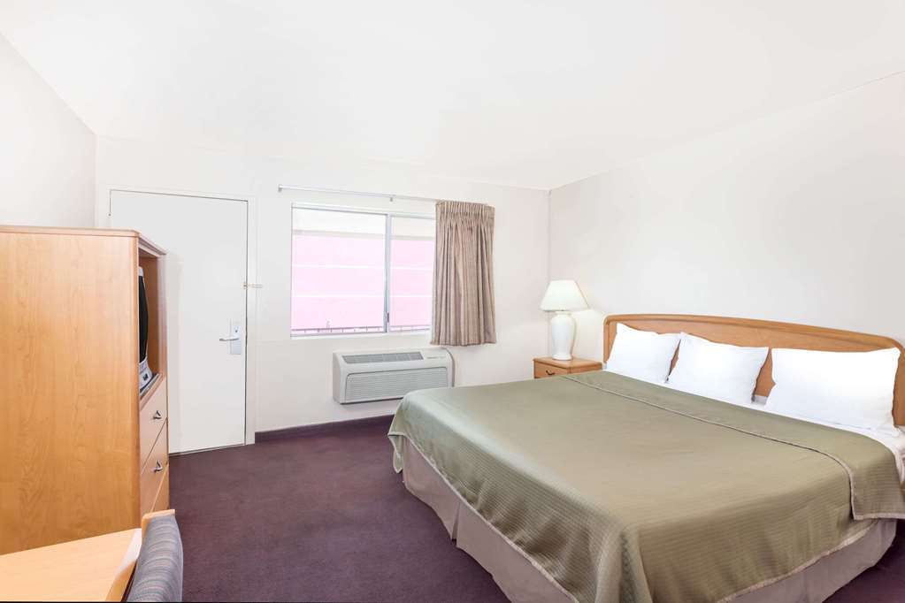 Knights Inn Yuma Room photo